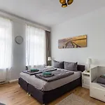 Spacious Flat Close To Center