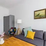 Spacious Flat Close To Center