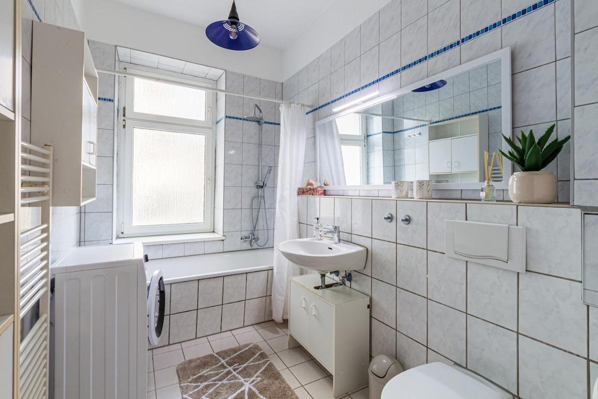 Spacious Flat Close To Center Apartment
