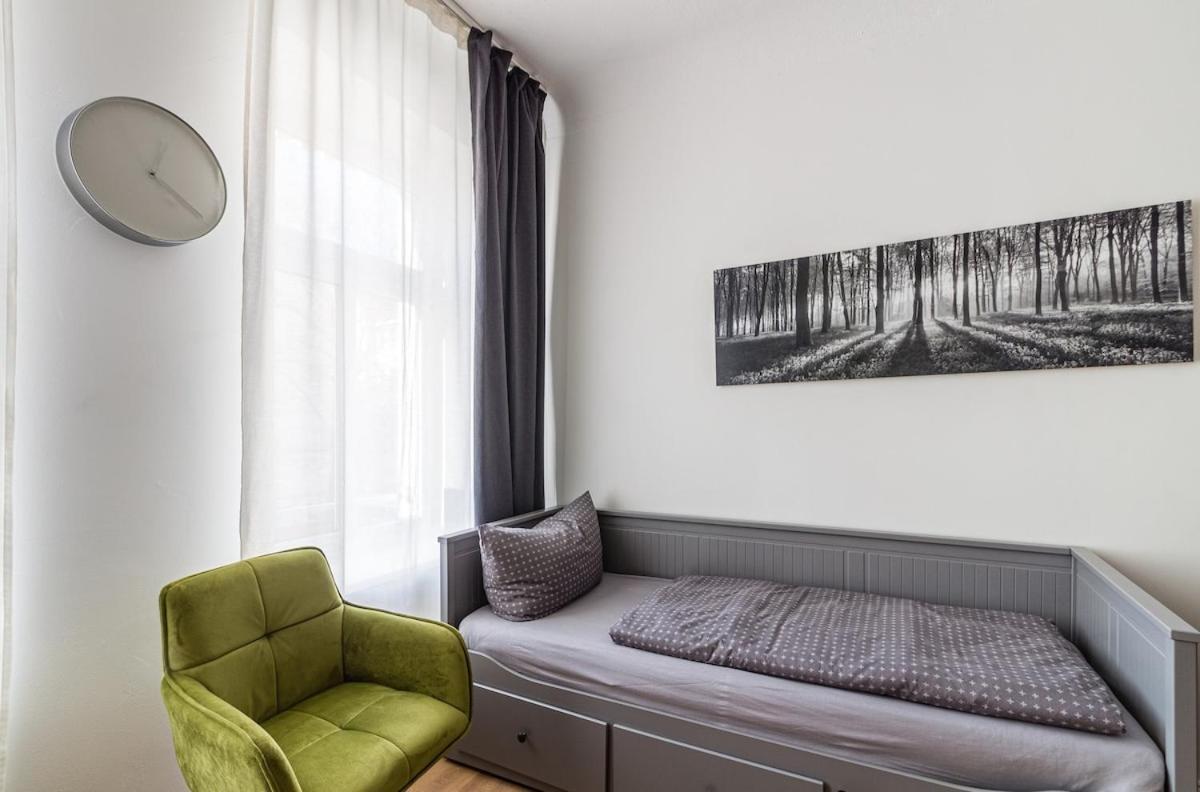 Spacious Flat Close To Center Apartment